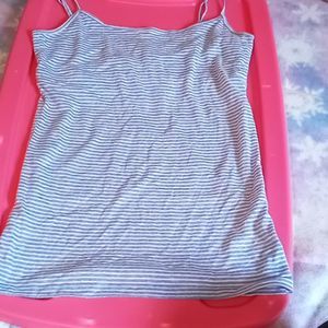 Aėropostale tank top size medium looks like a build in bra